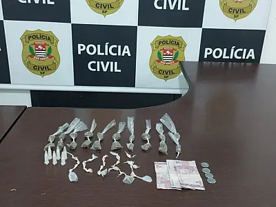 Polícia Civil prende homem com porções de drogas dentro de sacola