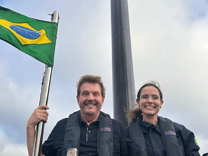 Mourão visita submarino da Marinha no Porto de Santos