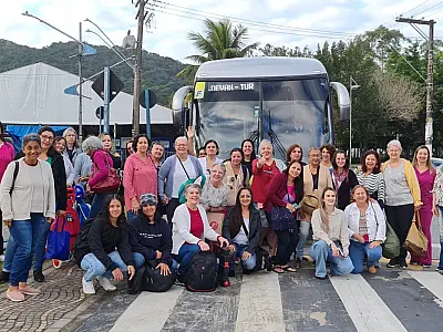 Alunos e artesãos participam de uma das maiores feiras de artesanato da América Latina