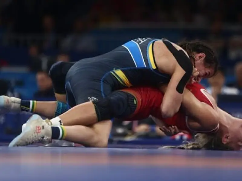 Giullia Penalber avança e luta pelo bronze no wrestling nesta sexta