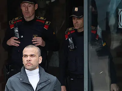 Daniel Alves sai da prisão na Espanha após pagar fiança de R$ 5,5 milhões