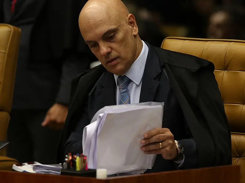 Moraes libera redes sociais do deputado eleito Nikolas Ferreira