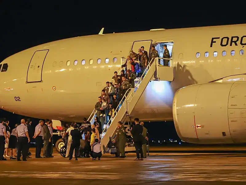 Mais um voo da FAB com 237 repatriados do Líbano chega a SP