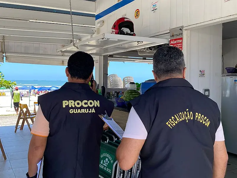 Guarujá realiza operação verão para fiscalizar consumação mínima nas praias