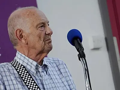 Chas Newby, ex-baixista dos Beatles que virou professor, morre aos 81 anos