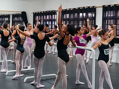 Bailarinas de Bertioga disputam renomado festival internacional de dança em São Paulo