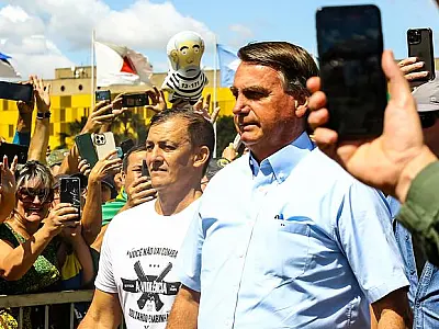 Bolsonaro entra ao vivo e enaltece apoiadores em ato contra STF e TSE na Paulista