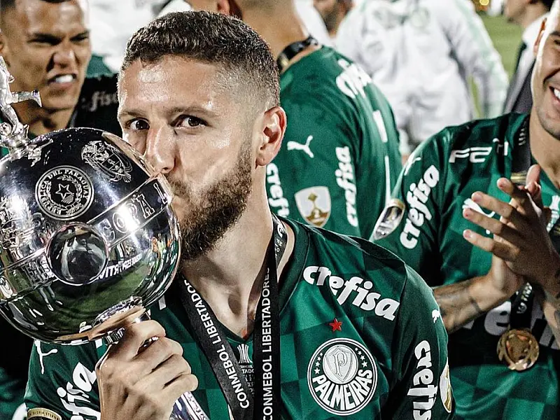 Zé Rafael celebra renovação de contrato com o Palmeiras até 2025