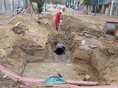 Rua de valor cultural em Santos começa a ganhar nova rede de drenagem