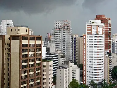 Defesa Civil alerta para chuvas fortes, raios e ventos de mais de 70 km/h a partir de domingo (16)