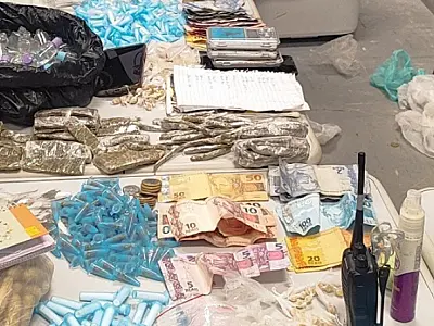 Baep prende quadrilha com mais de 2,3 mil porções de drogas em Santos