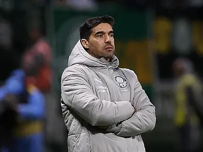 Abel detalha perrengue do Palmeiras após problema com avião de Leila