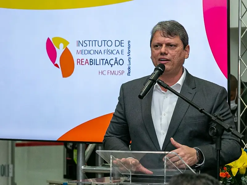 Governo de SP firma acordo para pesquisa científica com exoesqueleto robótico