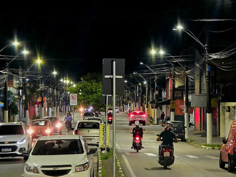 Prefeitura instala nova iluminação em LED na Avenida Oswaldo Cruz