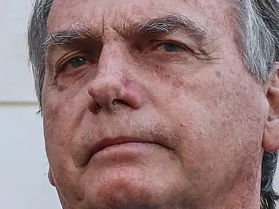 Bolsonaro aciona STF para impedir Dino e Zanin em ação sobre golpe