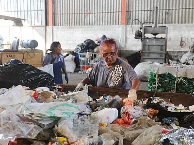 Cidade de Guarujá retira mais de 100 toneladas de plástico das ruas