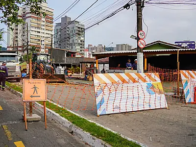 Obras da Sabesp interditam trechos de vias nos Bairro Canto do Forte e Aviação