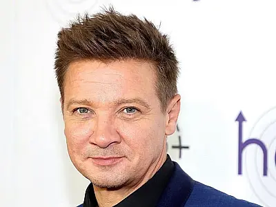 Jeremy Renner, o Gavião Arqueiro, sofre acidente; estado é crítico, mas estável