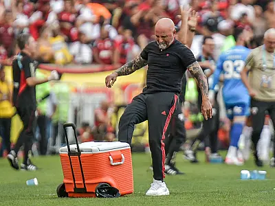 Derrota amplia crise no Flamengo e cresce turbulência para jogo de volta