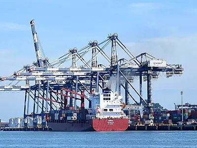 Balança comercial tem superávit recorde de US$ 8,776 bi em novembro