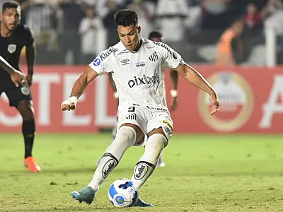 Santos empata com o Banfield com dois a mais, mas avança na Sul-Americana