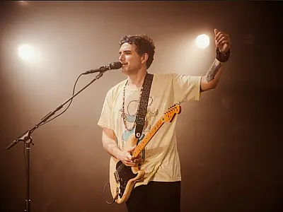 Davi Moraes homenageia pai Moraes Moreira em show no Festival O Som das Palafitas