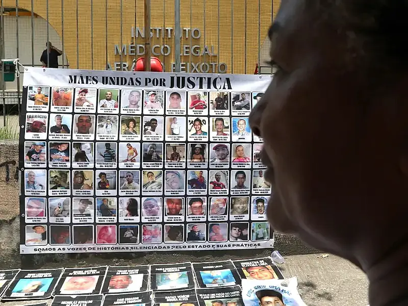 Familiares de vítimas de violência protestam contra IML do Rio
