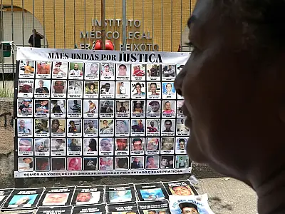 Familiares de vítimas de violência protestam contra IML do Rio