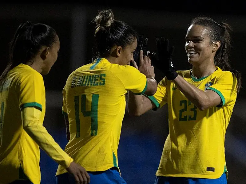 Gabi Nunes marca duas vezes e Brasil vence Hungria por 3 a 1