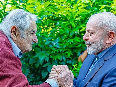 Lula participa de funeral do ex-presidente do Uruguai Pepe Mujica