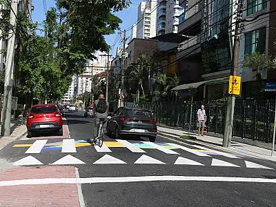 Rua do Boqueirão, em Santos, começa a ganhar nova identidade visual