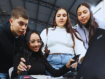 EXPOCAMPS 2025 reúne estudantes e universidades da Baixada Santista em feira de profissões gratuita