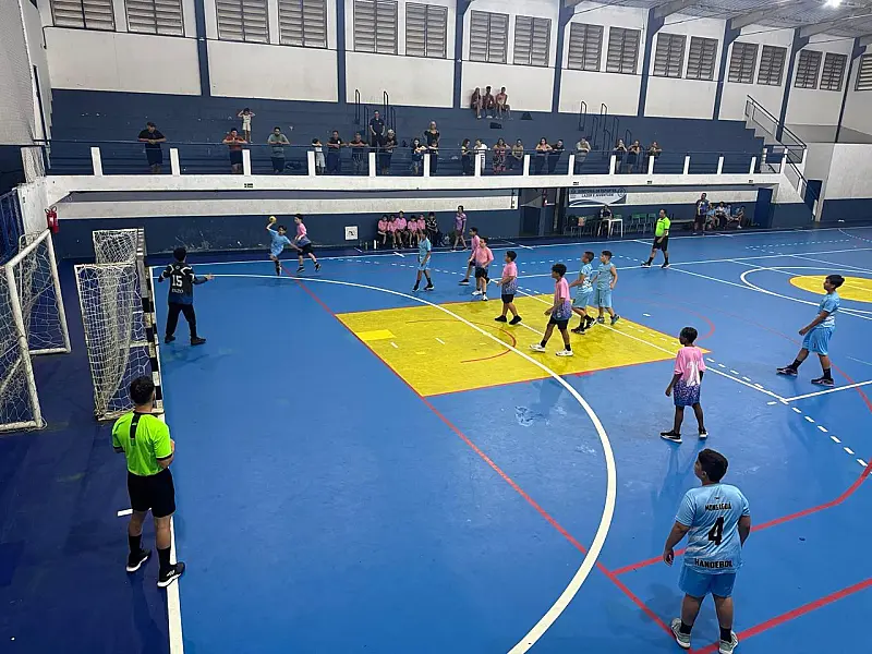 Atletas de Mongaguá representam a cidade em competições de karatê e handebol neste final de semana