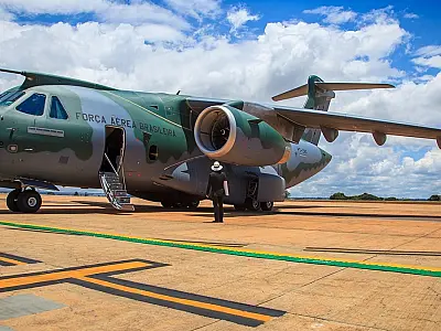 FAB disponibiliza aviões para possível transporte de brasileiros que deixaram a Ucrânia