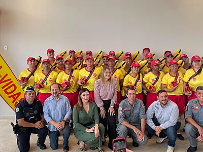 Cerimônia no Novo Quebra-Mar, em Santos, marca formatura de mais de 20 guarda-vidas temporários