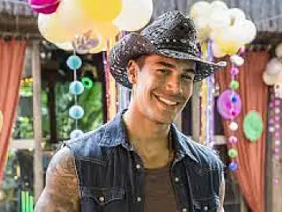 Sofridinho em 'Cidade de Deus', Micael Borges está adorando fazer graça na novela 'Fuzuê'