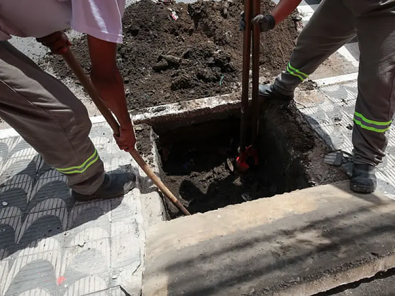 Praia Grande/SP realiza mutirão de limpeza de 22 mil bocas de lobo