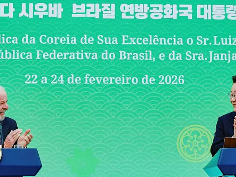 Lula participa de cerimônia de assinatura de atos, conjuntamente com presidente da Coreia do Sul