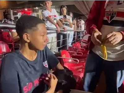 São Paulo convida garoto vítima de racismo para acompanhar treino no CT