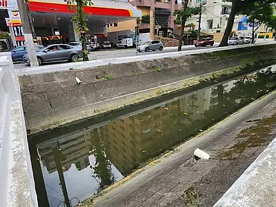 Vazamento de combustível atinge o canal 3 em Santos, na segunda-feira 1º