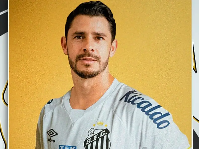 Santos anuncia contratação de Giuliano, ex-Corinthians