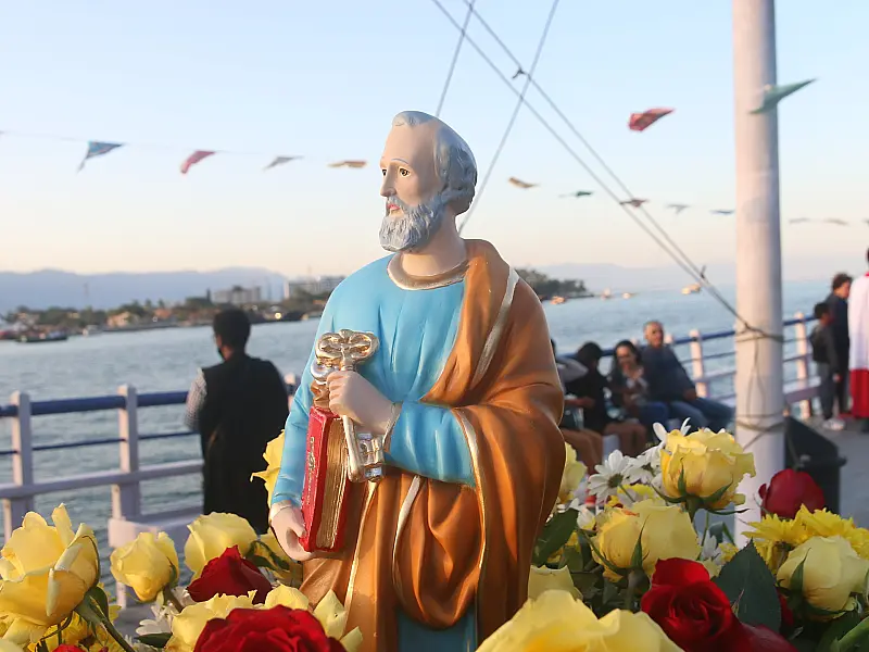 São Pedro Pescador é celebrado com missas, benção de anzóis e procissão marítima