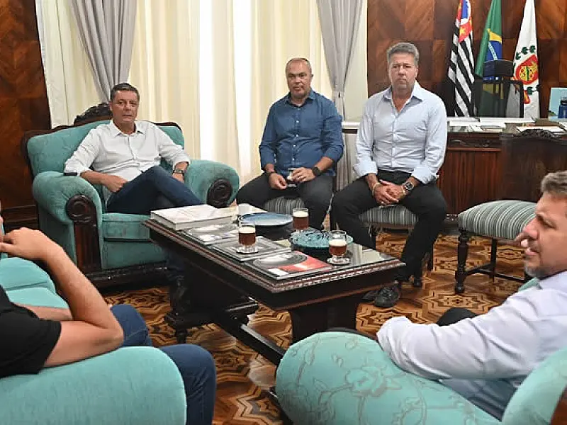 Santos renova parceria para manter aulas de surfe adaptado e sênior