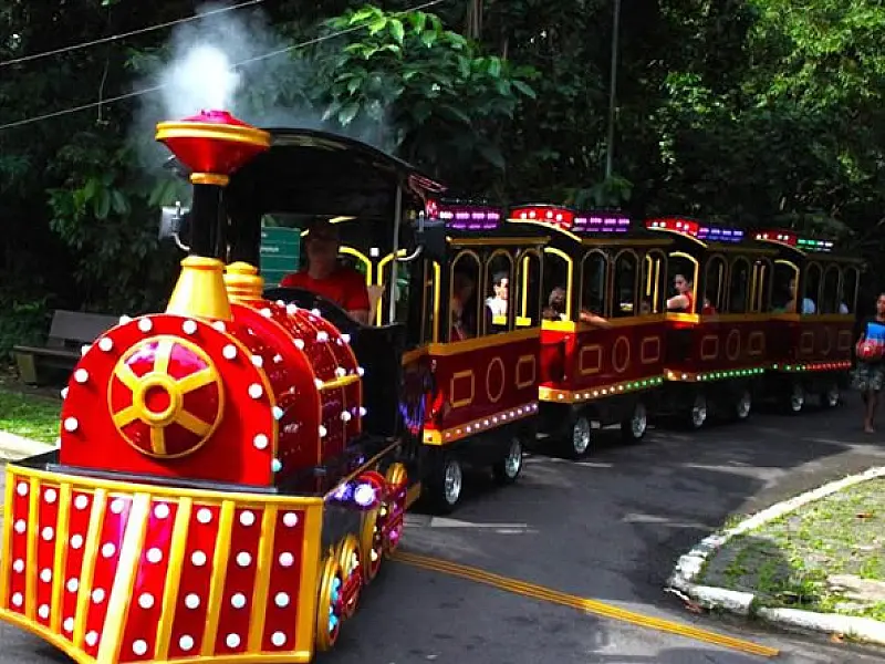 Trenzinhos e simuladores de realidade aumentada divertem santistas e turistas até dia 25