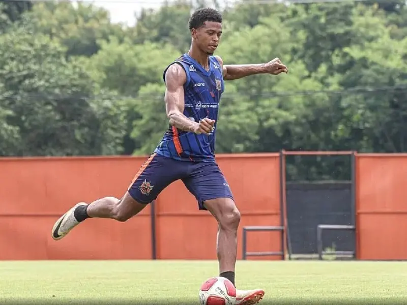 Artilheiro do Carioca que faz gol até de calcanhar foi joia do Corinthians