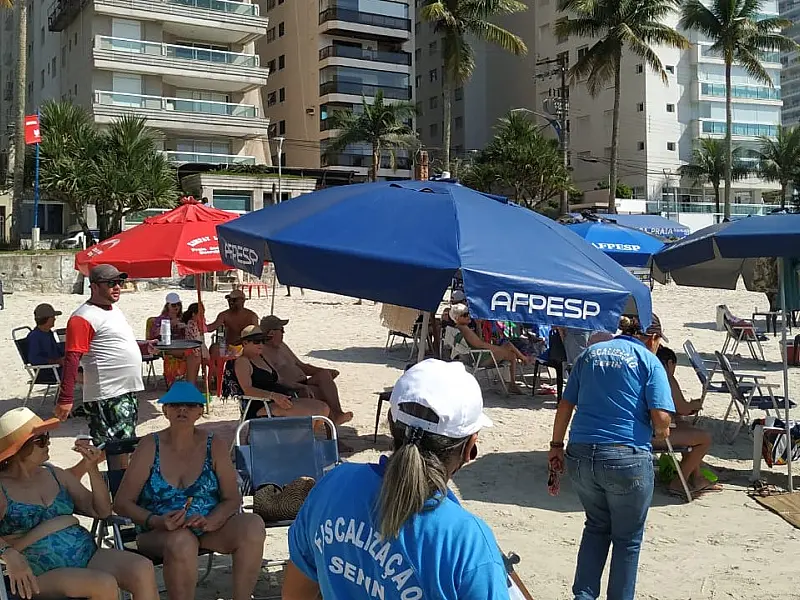 Fiscalização realiza mais de 800 ações nas praias de Guarujá