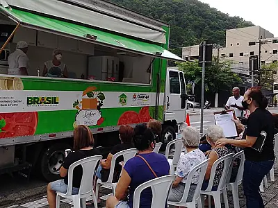 Caminhão Sabor e Renda leva bons hábitos alimentares a mais de 2 mil pessoas