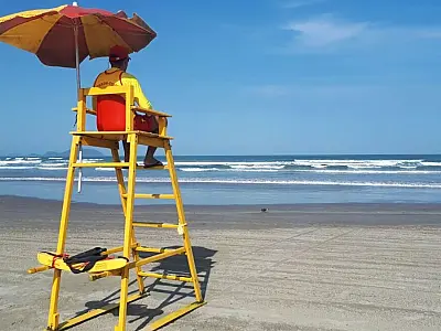 Governo do Estado abre 20 vagas temporárias para guarda-vidas no verão em São Vicente