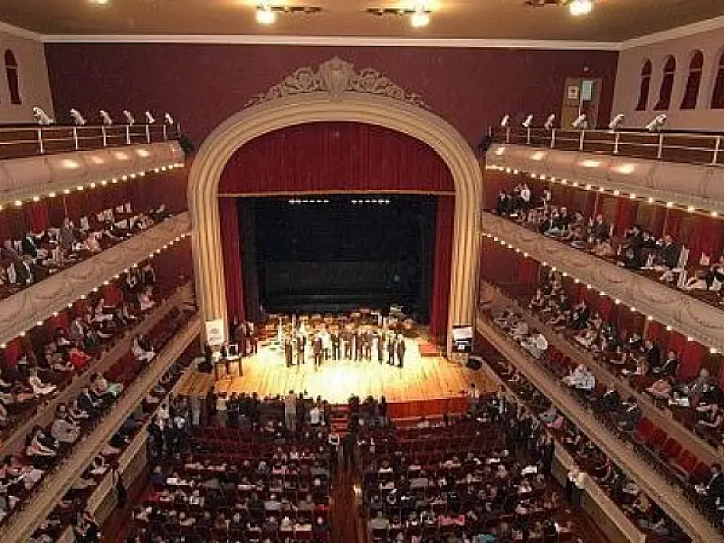 Coluna Flashback - Teatro Coliseu: mesmo com seu 'abre e fecha', os santistas têm orgulho dele