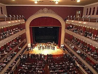 Coluna Flashback - Teatro Coliseu: mesmo com seu 'abre e fecha', os santistas têm orgulho dele